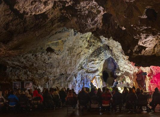 Petra Adámková v jeskyni Výpustek 7. 4. 2024