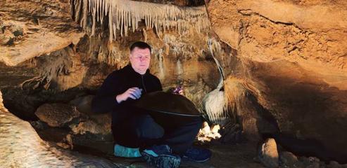 Jiří Káš zavítá 26. 9. do Koněpruských jeskyní s projektem NEO SPACE